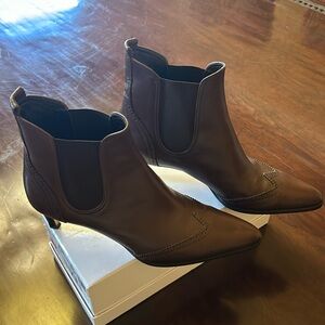 Beautiful Chocolate Brown Barely Worn Leather Booties